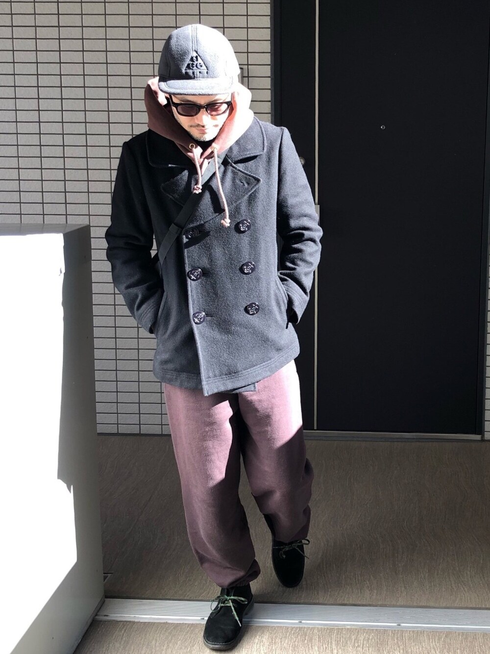 「大人カジュアル、セットアップ、スウェットパンツ、パーカー、Pコート、レイヤードスタイル、GU、プチプラ、キャップ、ゆるコーデ」｜「NIKE ACGのアイテム（キャップ、ブラック系）」を使った、toshiさん（メンズ・168cm）の冬コーディネートの1枚目の写真