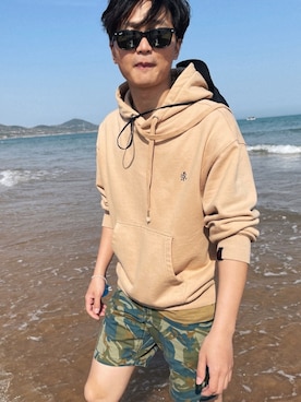 「Gramicci（グラミチ）のアイテム（パーカー）」を使った、SimCさん（メンズ・175cm）の春コーディネート