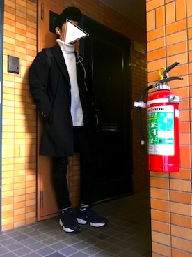 「靴下チラ見せ」｜「アイテム（チェスターコート）」を使った、Hirokiさん（メンズ・172cm）の冬コーディネート