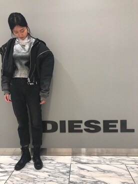 「ディーゼル」｜「アイテム（ナイロンジャケット）」を使った、サラさん（レディース・168cm）の秋コーディネート