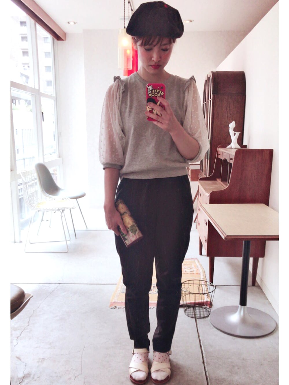 「used、used mix、古着、古着MIX、シンプル、フォローミー、レース、パンツスタイル、Vivienne Westwood、サンダル」｜「Vivienne Westwoodのアイテム（財布、その他）」を使った、b_nystさん（レディース・163cm）の春コーディネートの1枚目の写真