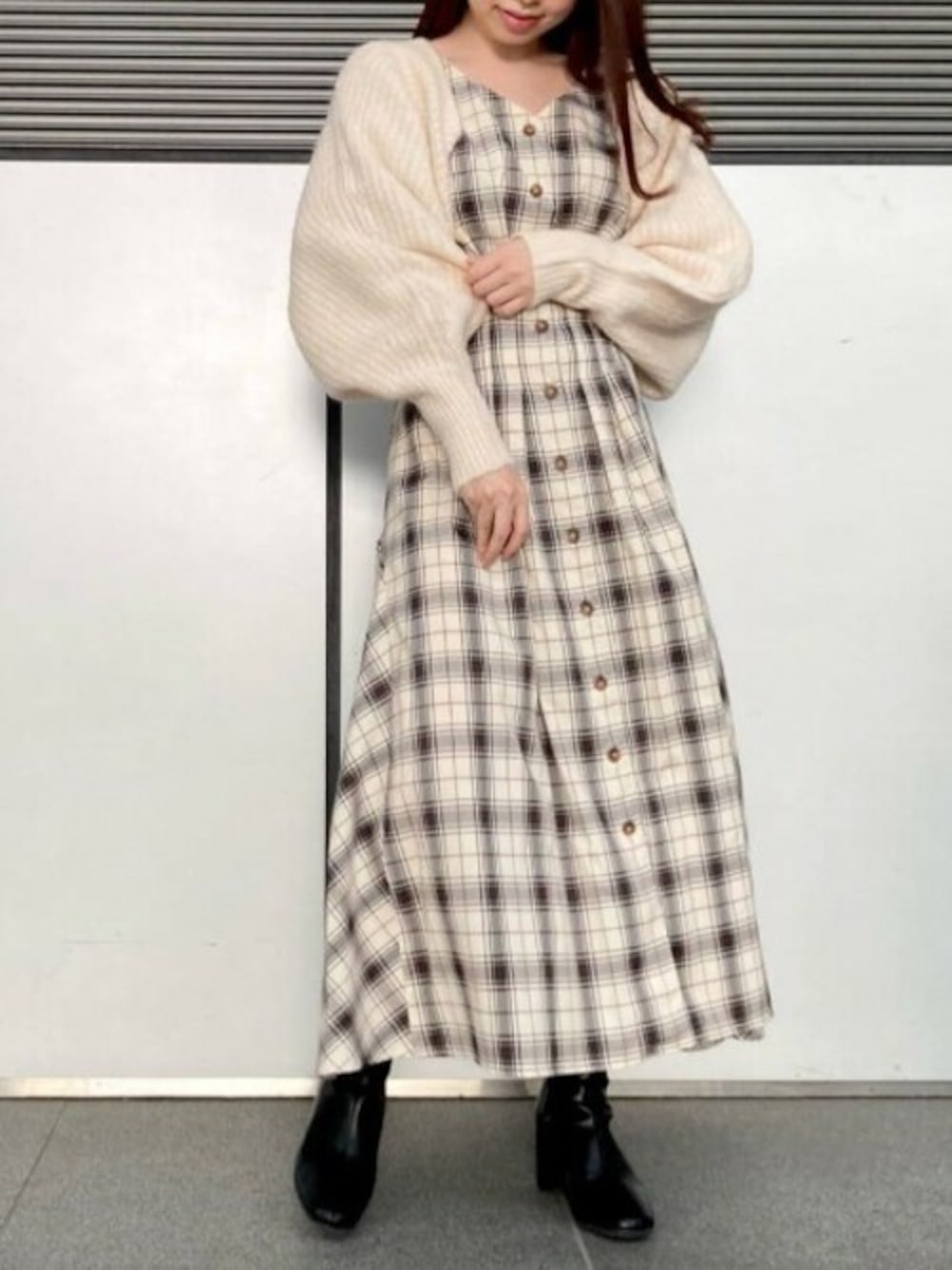 「チェック柄、チェックワンピース、ショートカーディガン、ボレロ、willselection、フェミニン×カジュアル、ウィルセレクション、秋ワンピ、チェック柄ワンピース、チェック柄に恋してる」｜「WILLSELECTIONのビッグチェックシャツワンピース（ワンピース、ホワイト系）」を使った、WILLSELECTIONさん（レディース・152cm）の秋コーディネートの1枚目の写真
