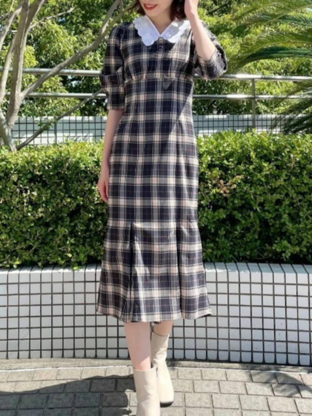 「刺繍、チェック柄、２ＷＡＹ、マーメイドスカート、付け襟、willselection、ウィルセレクション、チェック柄ワンピース、マーメイドワンピース、チェック柄に恋してる」｜「WILLSELECTIONの刺繍襟付きチェックマーメイドワンピース（ワンピース、ブルー系）」を使った、WILLSELECTIONさん（レディース・165cm）の秋コーディネートの1枚目の写真