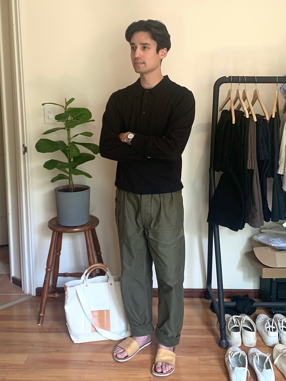 「Nigel Cabournのアイテム（カーゴパンツ、グリーン系）」を使った、Mark de Souzaさん（メンズ・175cm）の冬コーディネートの1枚目の写真