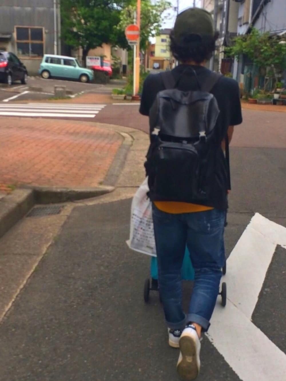 「Denimeの刺繍ローキャップ（キャップ、グリーン系）」を使った、TAKABOHzさん（メンズ・165cm）の夏コーディネートの1枚目の写真