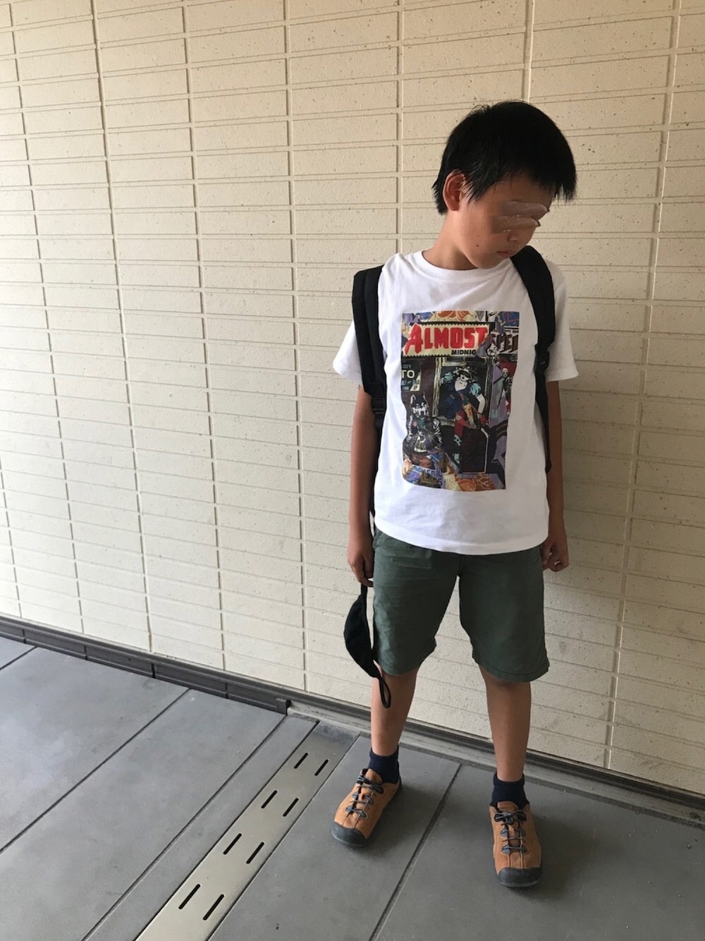 「シンプルコーデ、シンプル、キッズファッション、Tシャツ、プリントT、プチプラ、ユニクロ、カジュアル、カジュアルコーデ、おしゃれさんと繋がりたい」｜「KEENの★KEEN JASPER 20cm-22cm（スニーカー、ベージュ系）」を使った、KITEさん（キッズ・140cm）の秋コーディネートの1枚目の写真