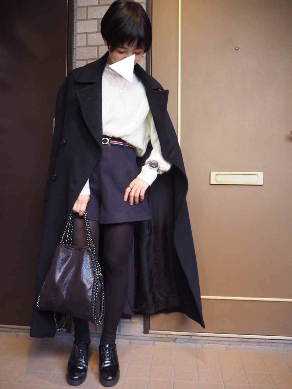 「ガーリー、オトナガーリー、カーディガン、チェーンバッグ、ロングコート、オトナ女子、ショートパンツ」｜「MID by MIDWESTのMID by MIDWEST マキシウールコート（その他アウター、ブルー系）」を使った、ちょこぱいさん（レディース・150cm）の冬コーディネートの1枚目の写真