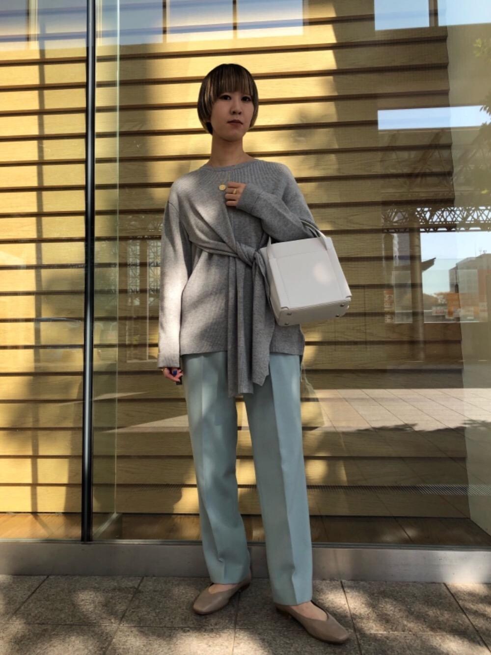 「RECOMMEND  ITEM STYLING、EXCLUTIVE ITEM STYLE」｜「BEAUTY&YOUTH UNITED ARROWSのBY∴ Vカットスクエアトゥフラットシューズ 1.0（パンプス、ブラウン系）」を使った、samiさん（レディース・154cm）の秋コーディネートの1枚目の写真