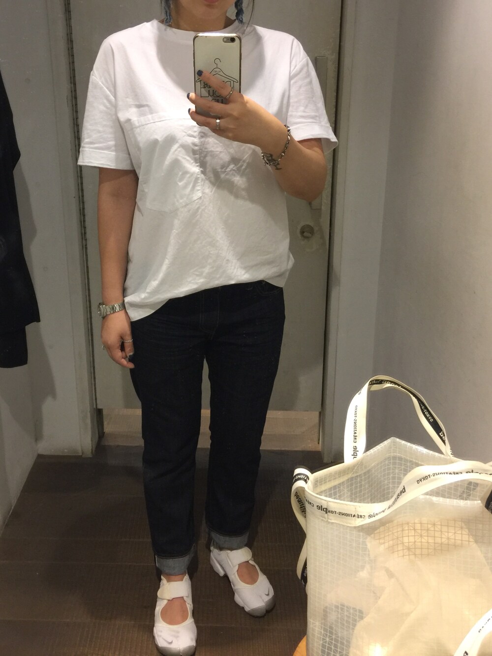 「fitting room、rainnyday、movieday、白Tシャツ、shopping」｜「ZARAのアイテム（Tシャツ/カットソー、ホワイト系）」を使った、KriZさん（レディース・163cm）の夏コーディネートの1枚目の写真