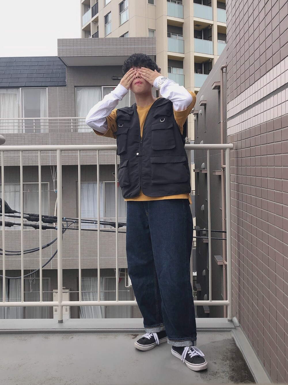 「夏だ！Tシャツ着よう！、シンプル、ゆるコーデ、フィッシングベスト、オーバーサイズ、デニム、RAGEBLUE、carhartt、UNIQLO、VANS」｜「RAGEBLUEのユーティリティーベスト/828876（ベスト、ブラック系）」を使った、よさん（メンズ・160cm）の夏コーディネートの1枚目の写真
