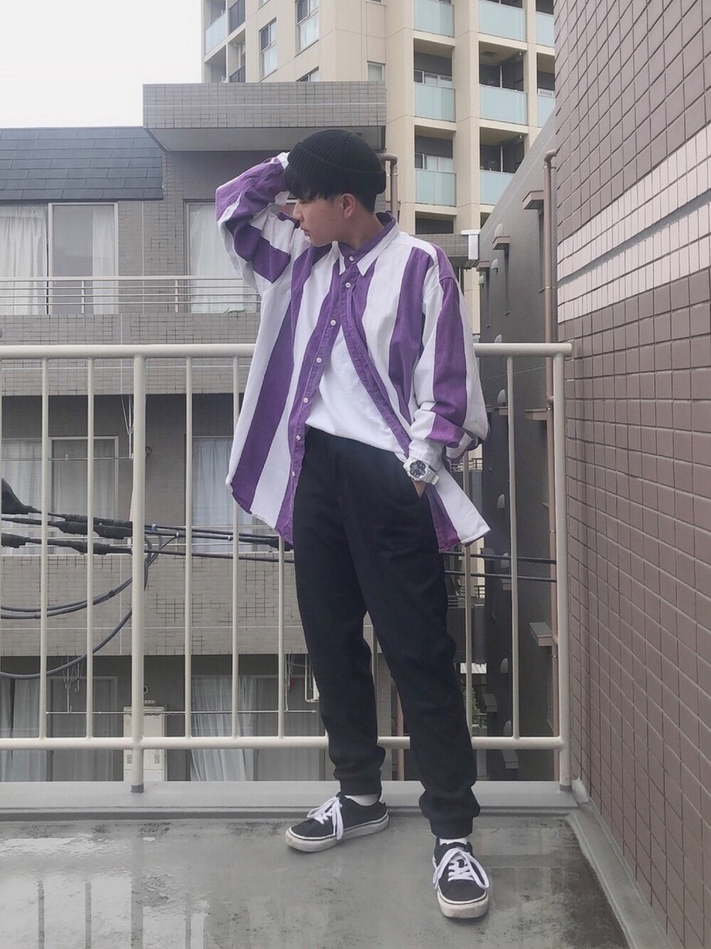 「シンプルコーデ、ゆるコーデ、パープル、シャツスタイル、オーバーサイズ、シャツ、VANS、古着、古着MIX、ニット帽」｜「SENSE OF PLACE by URBAN RESEARCHのコットンリネンリブニットワッチ（ニットキャップ/ビーニー、ブラック系）」を使った、よさん（メンズ・160cm）の夏コーディネートの1枚目の写真