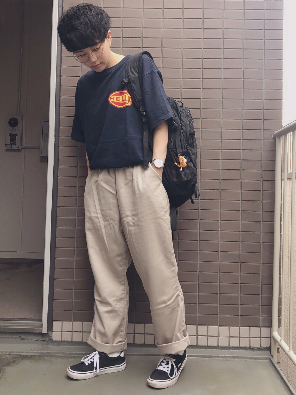「シンプル、Tシャツ、夏、ゆるコーデ、ベージュ、古着、古着MIX、VANS、タックイン、めがね」｜「no brandのアイテム（Tシャツ/カットソー、ブルー系）」を使った、よさん（メンズ・160cm）の夏コーディネートの1枚目の写真