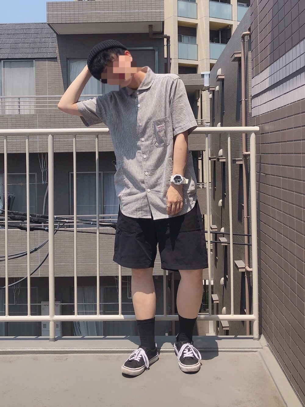 「シャツスタイル、ハーフパンツ、ビーニー、靴下、スニーカー、coen、RAGEBLUE、VANS、夏コーデ、ゆるコーデ」｜「coenのSMITH別注ショールカラー半袖ワークシャツ(その他1⇒WEB限定カラー)（シャツ/ブラウス、ホワイト系）」を使った、よさん（メンズ・160cm）の夏コーディネートの1枚目の写真