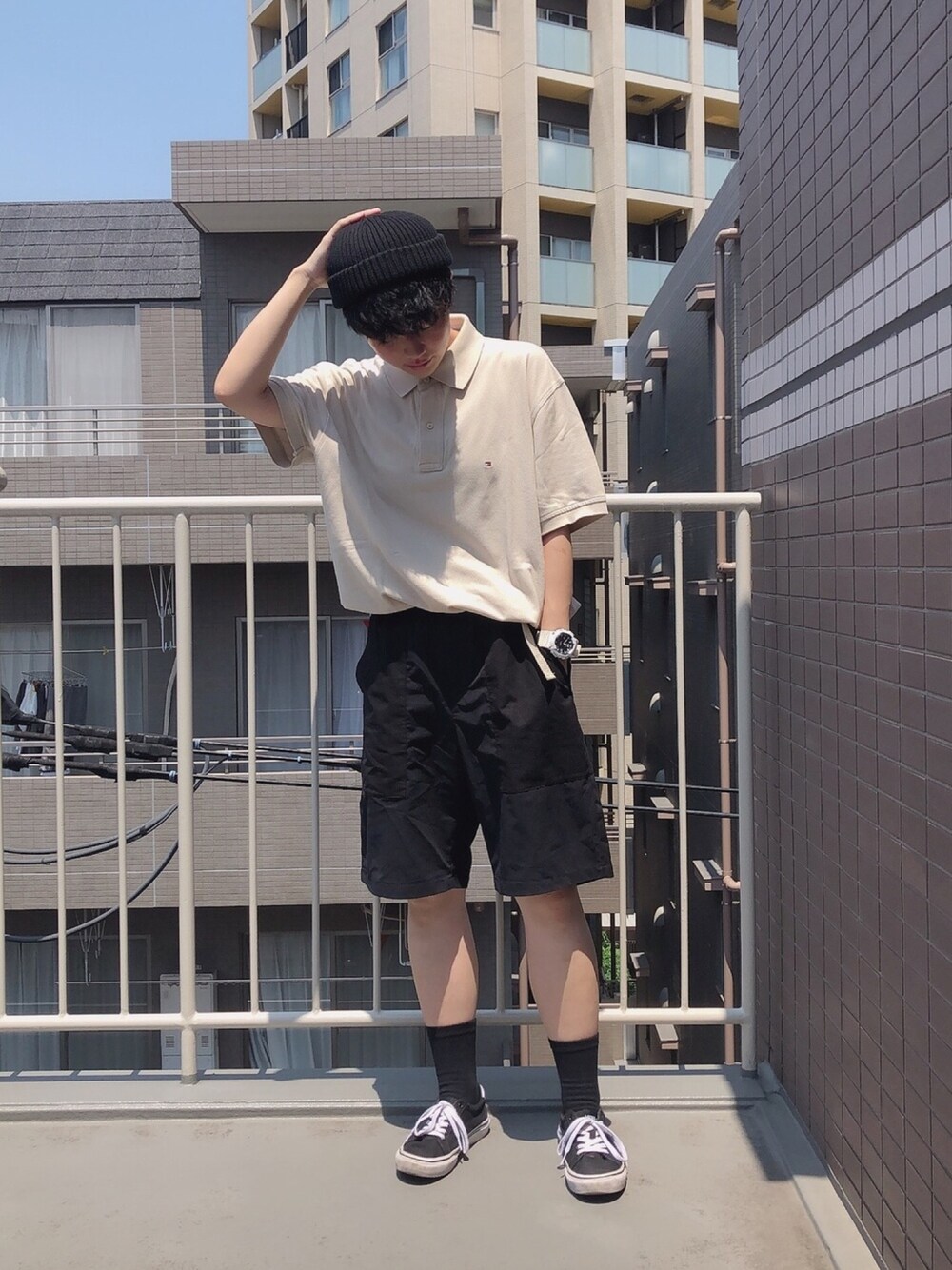 「シンプル、ゆるコーデ、ポロシャツ、ハーフパンツ、ビーニー、スニーカー、RAGEBLUE、VANS、夏コーデ」｜「SENSE OF PLACE by URBAN RESEARCHのコットンリネンリブニットワッチ（ニットキャップ/ビーニー、ブラック系）」を使った、よさん（メンズ・160cm）の夏コーディネートの1枚目の写真