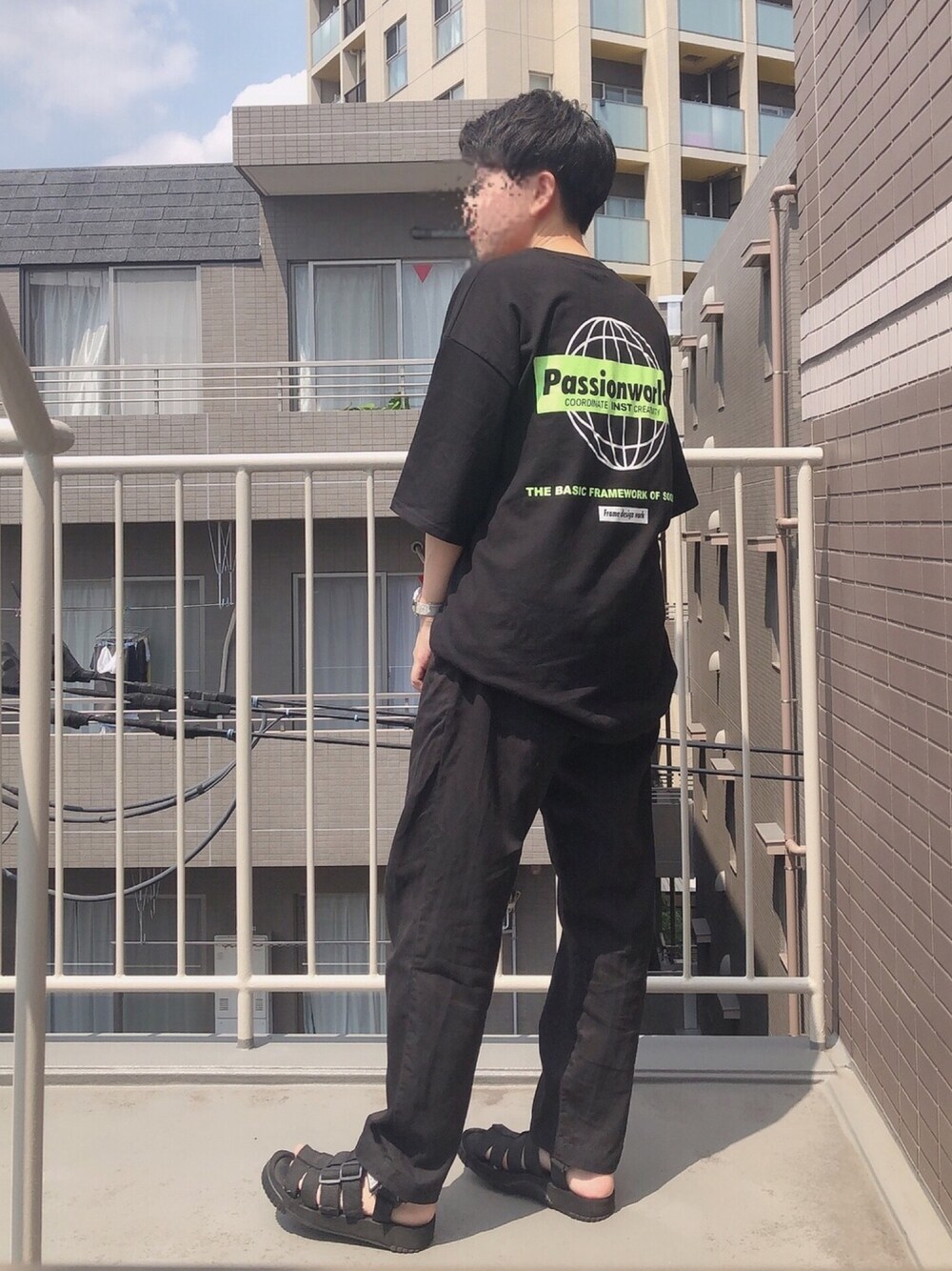 「夏、サンダル、シンプル、ゆるコーデ、オールブラック、オーバーサイズ、SHAKA、niko and ...、スラックス」｜「no brandのアイテム（トップス、ブラック系）」を使った、よさん（メンズ・160cm）の夏コーディネートの1枚目の写真