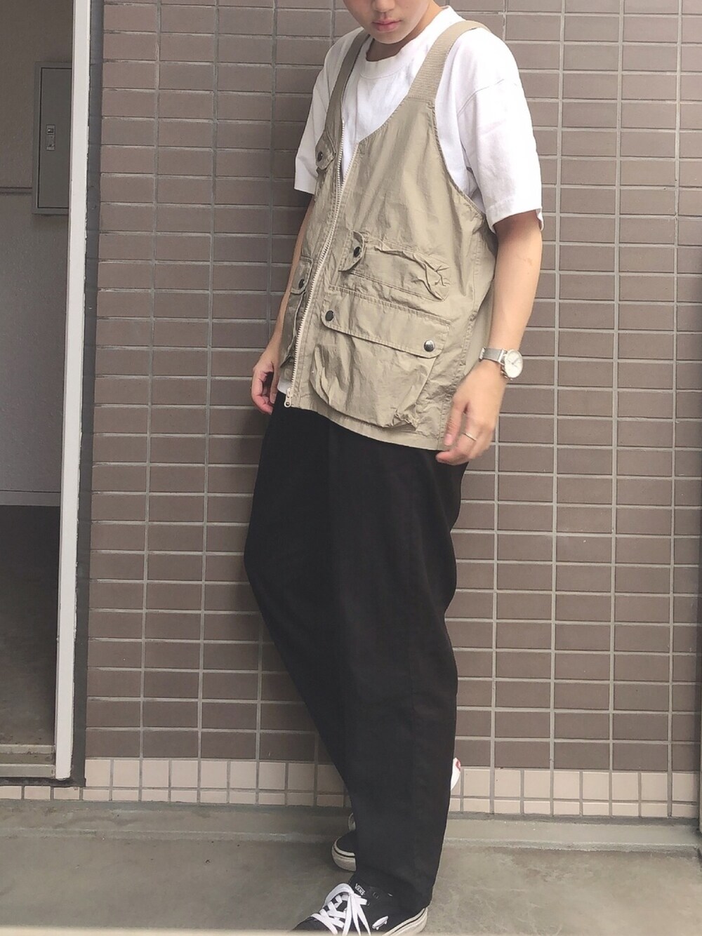 「シンプル、ゆるコーデ、休日スタイル、フィッシングベスト、ベスト、夏コーデ、GU、niko and ...、VANS」｜「niko and...のツイルワークベスト（ベスト、ベージュ系）」を使った、よさん（メンズ・160cm）の秋コーディネートの1枚目の写真