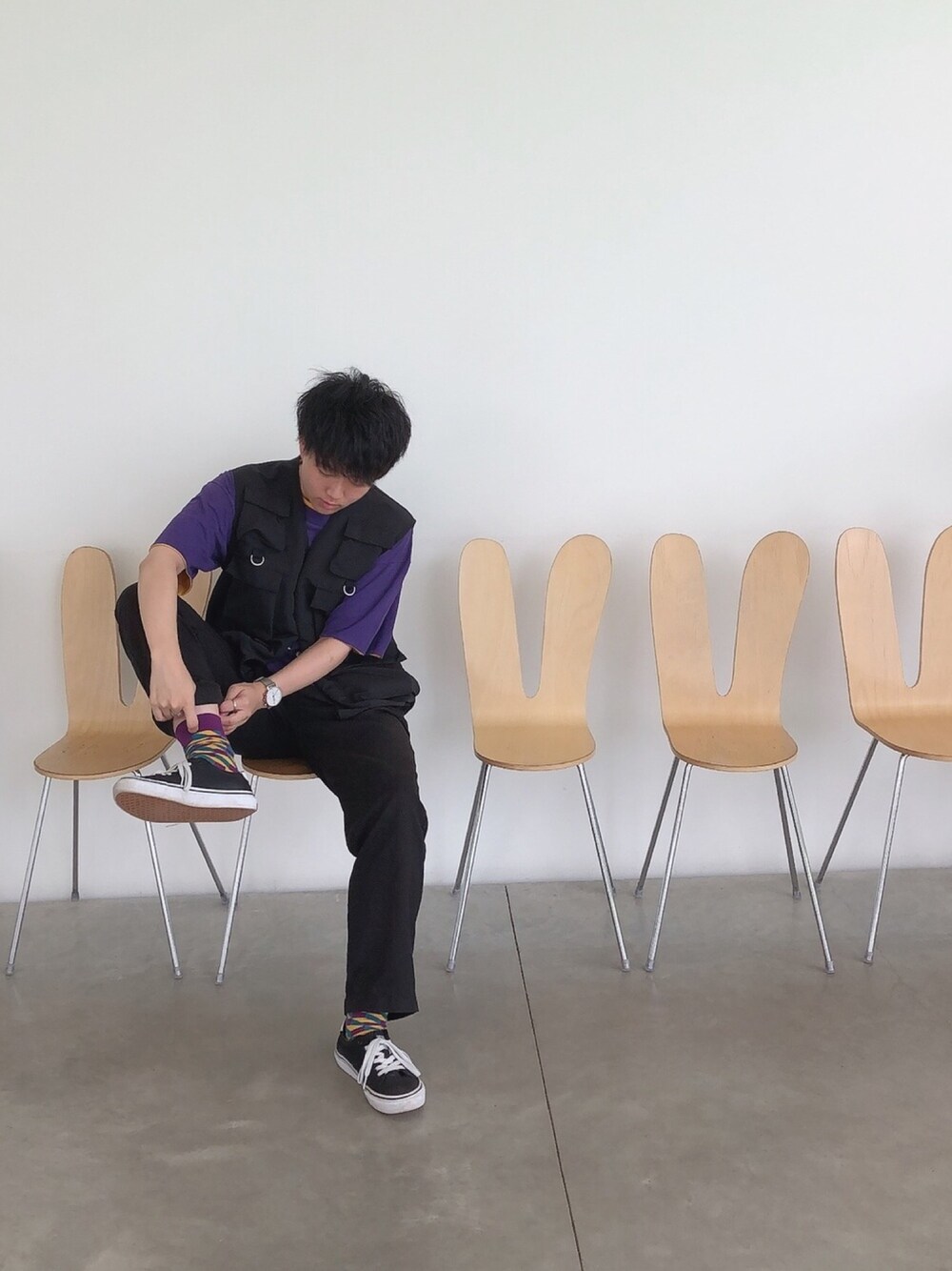 「シンプルコーデ、ゆるコーデ、パープル、ビッグシルエット、オーバーサイズ、フィッシングベスト、ベスト、VANS」｜「usedのアイテム（Tシャツ/カットソー、パープル系）」を使った、よさん（メンズ・160cm）の秋コーディネートの1枚目の写真