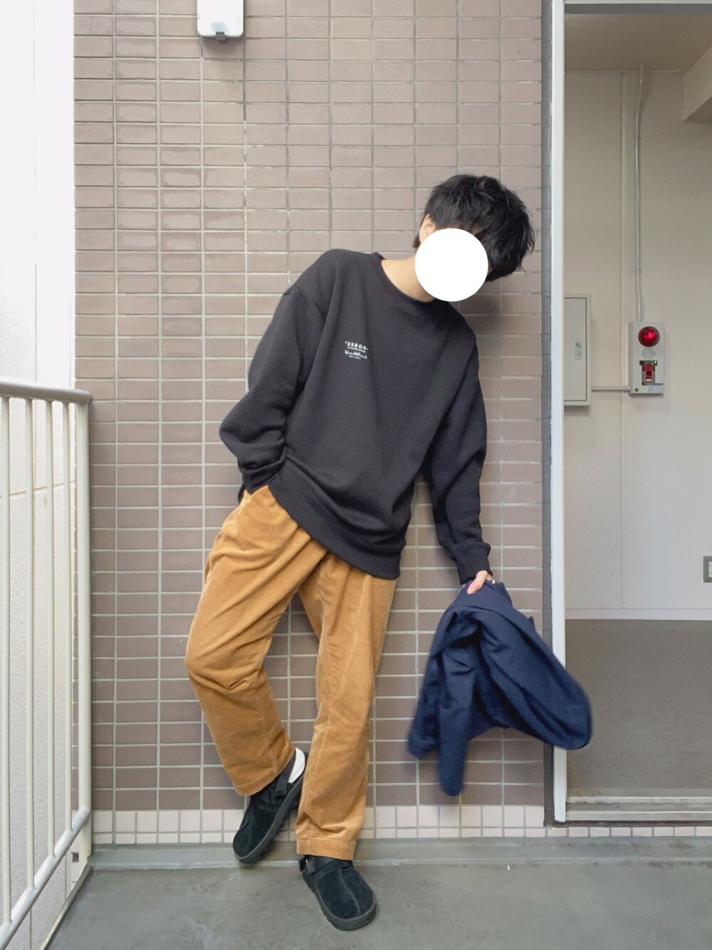 「年末WEAR感謝祭、トレーナー、コーデュロイ、コーデュロイパンツ、スウェット、ゆるコーデ、シンプル、秋冬コーデ」｜「coenのアイテム（その他パンツ、ブラウン系）」を使った、よさん（メンズ・160cm）の冬コーディネートの1枚目の写真