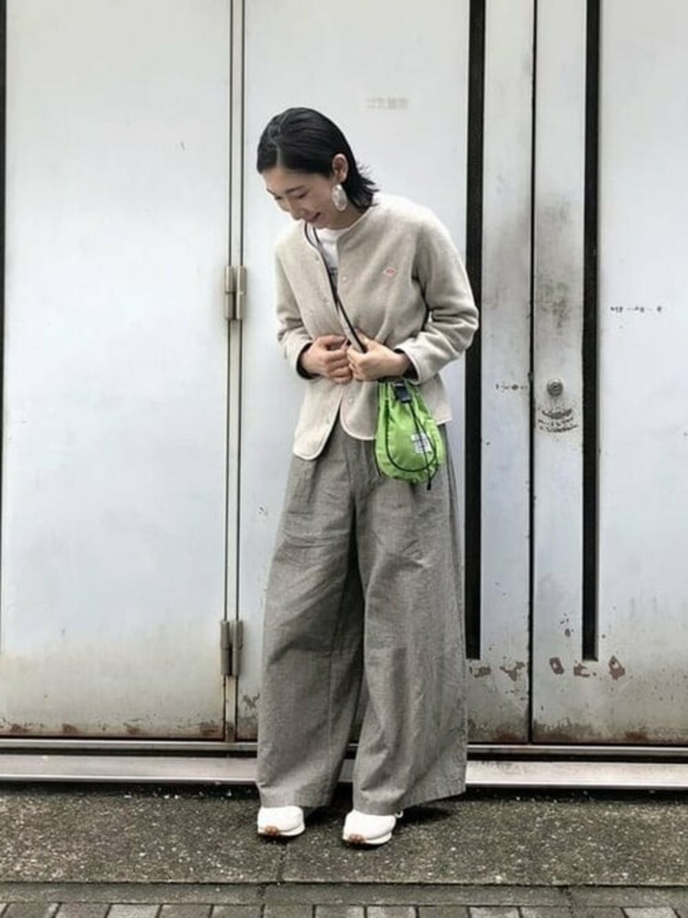「ホワイト、秋のコーデ、PORTER、Danton、フリース、Ray BEAMS、ノーカラージャケット、ダントン、レイビームス、淡色コーデ」｜「Ray BEAMSのDANTON / ノーカラー フリース ジャケット（ノーカラージャケット、ベージュ系）」を使った、Ray BEAMSさん（レディース・159cm）の秋コーディネートの1枚目の写真
