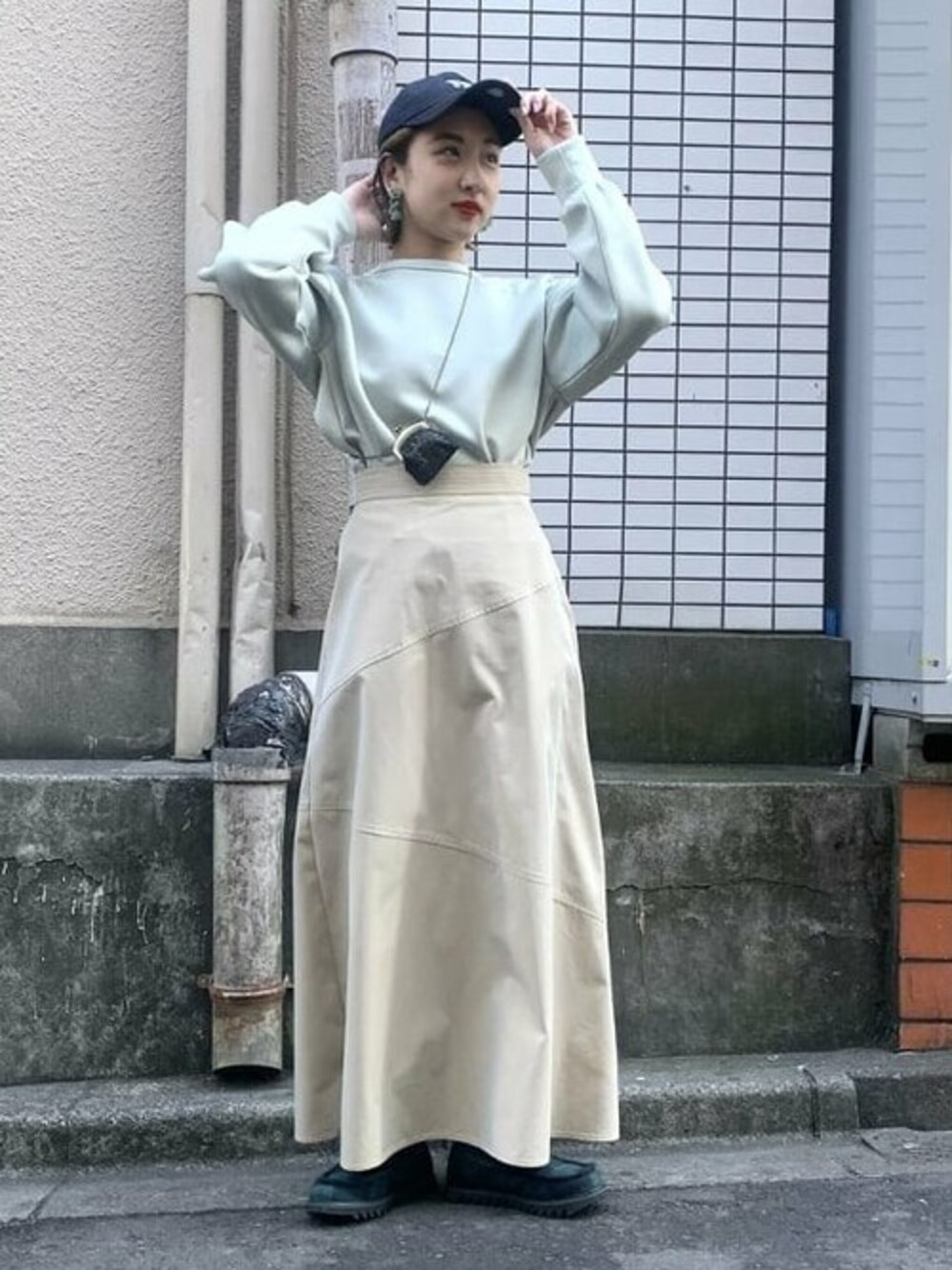 「スウェット、フレアスカート、NEW ERA、ミントグリーン、ベースボールキャップ、Ray BEAMS、BEAMS BOY、レイビームス、LOTUS PINK、私の推しブランド」｜「Ray BEAMSのRay BEAMS / バック レースアップ プルオーバー（スウェット、グリーン系）」を使った、Ray BEAMSさん（レディース・160cm）の冬コーディネートの1枚目の写真