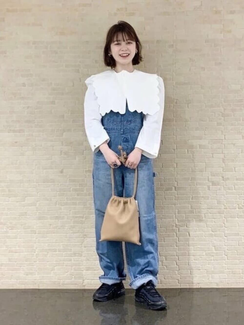「Ray BEAMS、レイビームス、sisterjane、フェミニン、春カラー、白ブラウス、デニムコーデ、LEE、春コーデ、休日スタイル」｜「Ray BEAMSのsister jane / Enbellished Blouse（シャツ/ブラウス、ホワイト系）」を使った、Ray BEAMSさん（レディース・158cm）の冬コーディネートの1枚目の写真