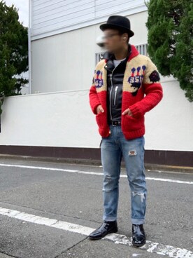 ライダースジャケットを使った「カウチンセーター」の人気ファッション 