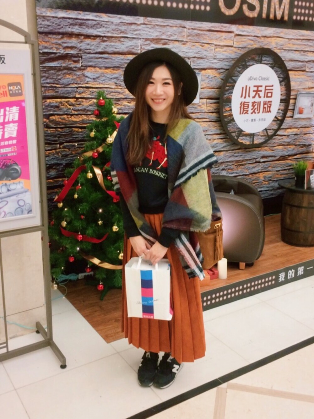 「ootd、outfit、christmas、dazzlin、PAMEO POSE、MARC BY MARC JACOBS、New Balance、snidel、ZARA」｜「dazzlinの中折れﾘﾎﾞﾝHAT（ハット、グリーン系）」を使った、Zooeyさん（レディース・164cm）の冬コーディネートの1枚目の写真