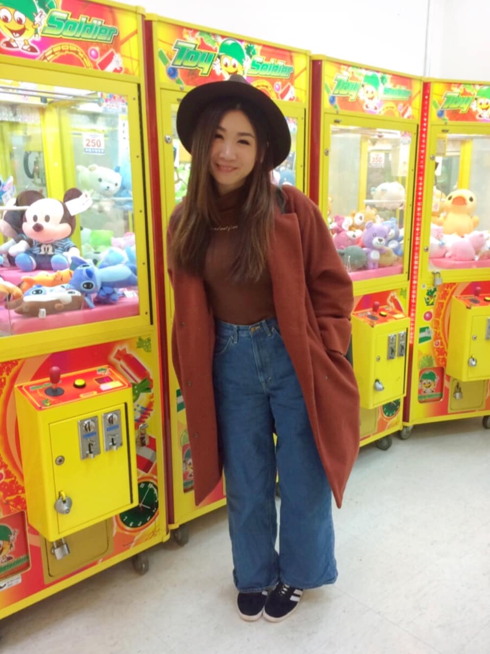 「ootd、outfit、BEAMS、EVRIS 、E hyphen world gallary、KBF、MARC BY MARC JACOBS、adidas、EMODA」｜「BEAMSのbeams（ハット、ブラウン系）」を使った、Zooeyさん（レディース・164cm）の冬コーディネートの1枚目の写真