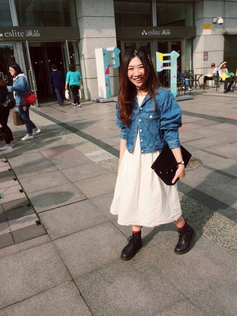 「ootd、outfit、jouetie、merry jenny、Dr.Martens、LOWRYS FARM、CASIO、tabio、causal、denim」｜「jouetieのJOUETIE（デニムジャケット、ブルー系）」を使った、Zooeyさん（レディース・165cm）の春コーディネートの1枚目の写真
