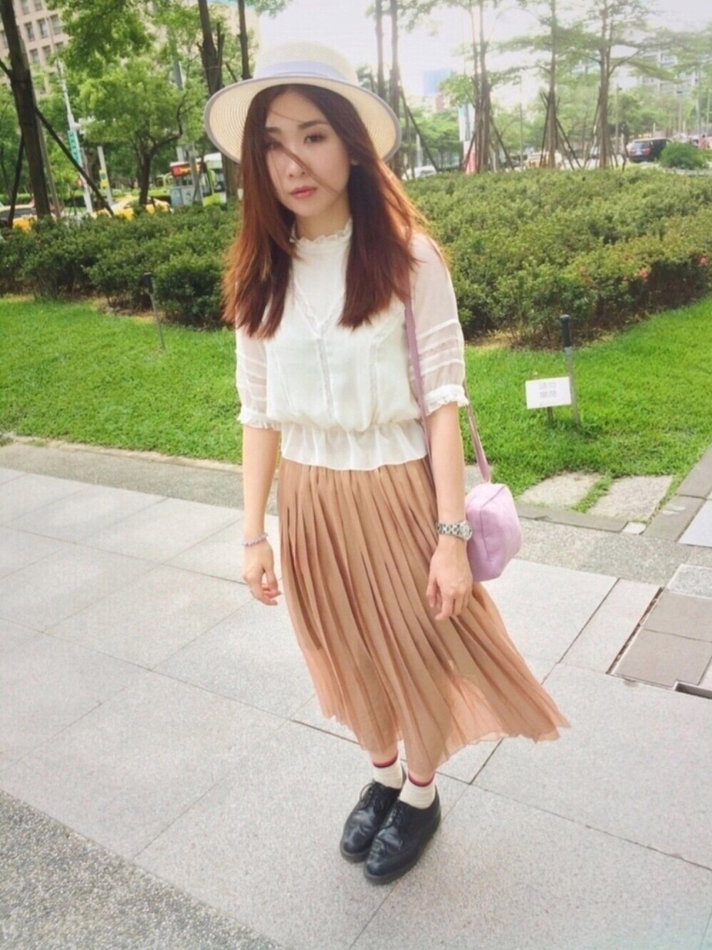 「ootd、outfit、jouetie、KBF、KBF+、tabio、MARC BY MARC JACOBS、Dr.Martens、lookbook、merry jenny」｜「merry jennyのﾊﾟｲﾋﾟﾝｸﾞｽﾄﾛｰHAT（ハット、ホワイト系）」を使った、Zooeyさん（レディース・165cm）の春コーディネートの1枚目の写真