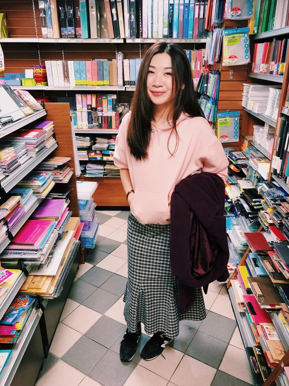 「jouetie、LOWRYS FARM、EVRIS 、ootd、New Balance、BORNY、Taiwan」｜「jouetieのJouetie（ジャージ、ピンク系）」を使った、Zooeyさん（レディース・165cm）の冬コーディネートの1枚目の写真