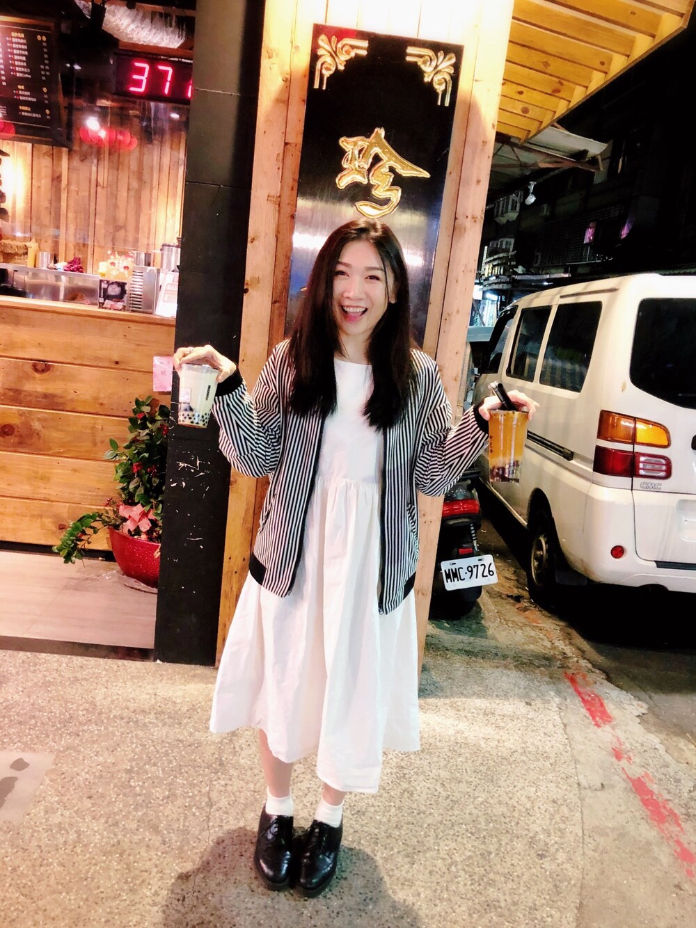 「90’s、VINTAGE、ootd、outfit、Lily Brown、merry jenny、LEPSIM LOWRYS FARM、tabio、Dr.Martens、Taiwan」｜「LILY BROWNのLily brown（ナイロンジャケット、ブラック系）」を使った、Zooeyさん（レディース・165cm）の春コーディネートの1枚目の写真