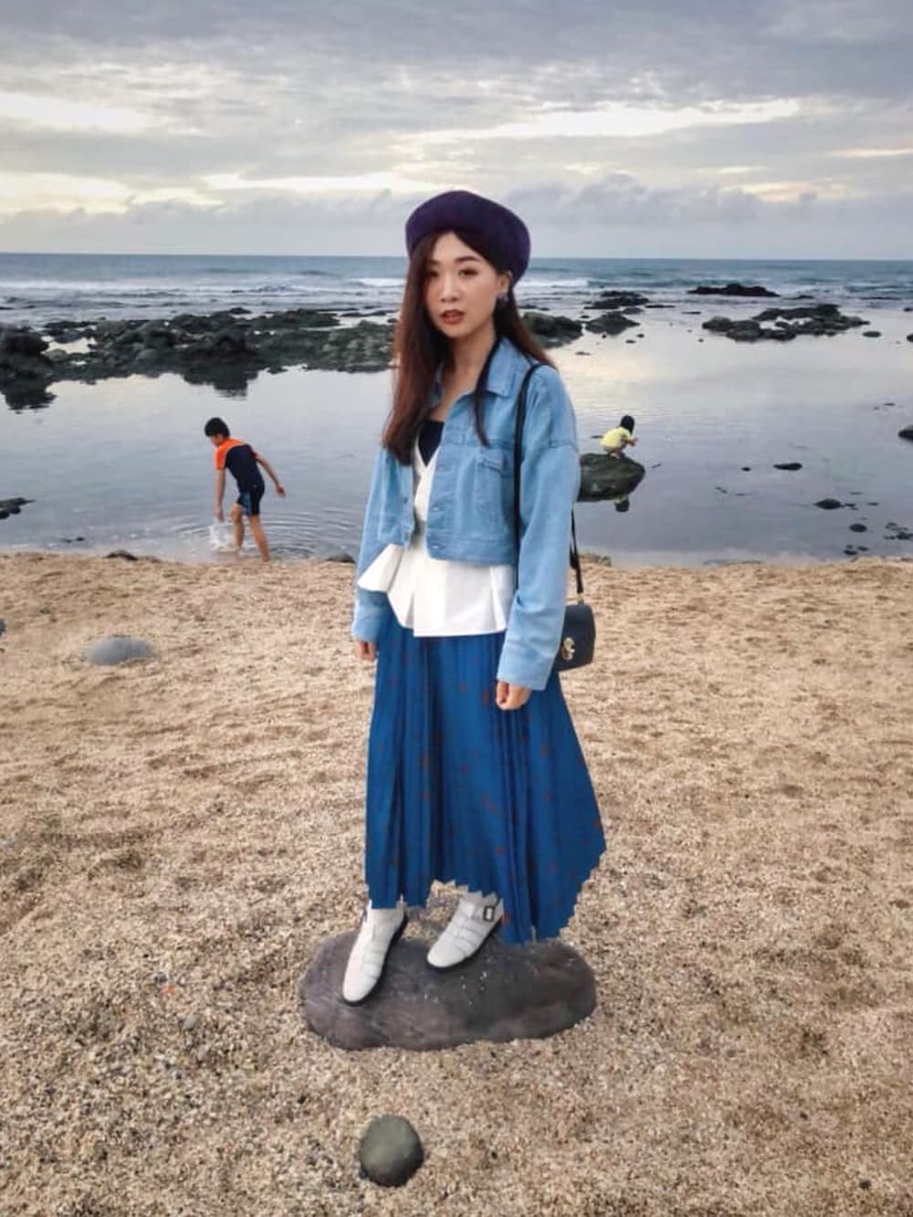 「ootd、outfit、Ray BEAMS、KBF+、LOWRYS FARM、JEANASiS、tabio、TESTIFY、Taiwan、blue」｜「TESTIFYのアイテム（帽子、パープル系）」を使った、Zooeyさん（レディース・165cm）の秋コーディネートの1枚目の写真