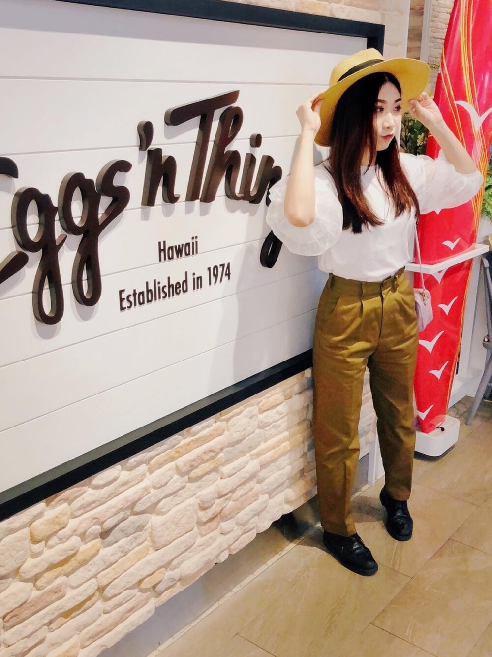 「ootd、aloha、hawaii、Mila Owen、KBF、URBAN RESEARCH、Dr.Martens、vacation、Taiwan、outfit」｜「Mila Owenのペーパー中折れハット（ハット、ホワイト系）」を使った、Zooeyさん（レディース・165cm）の冬コーディネートの1枚目の写真