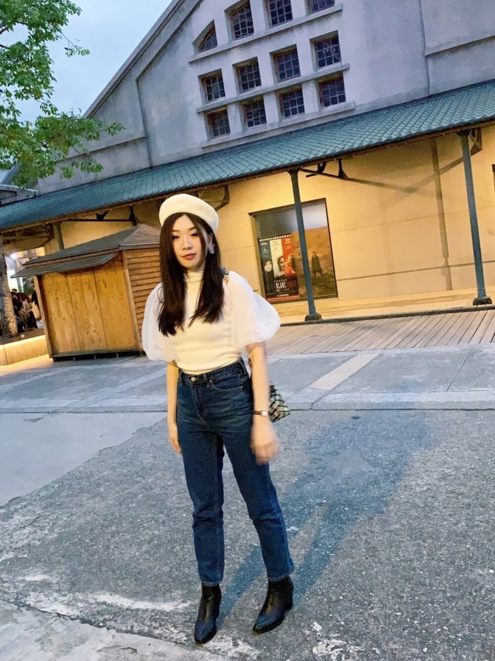 「moussy、snidel、vintage、LEPSIM LOWRYS FARM、ootd、outfit、古著、wiwt、jeans、casselini」｜「MOUSSYのBASIC BERET（ハンチング/ベレー帽、ホワイト系）」を使った、Zooeyさん（レディース・165cm）の春コーディネートの1枚目の写真