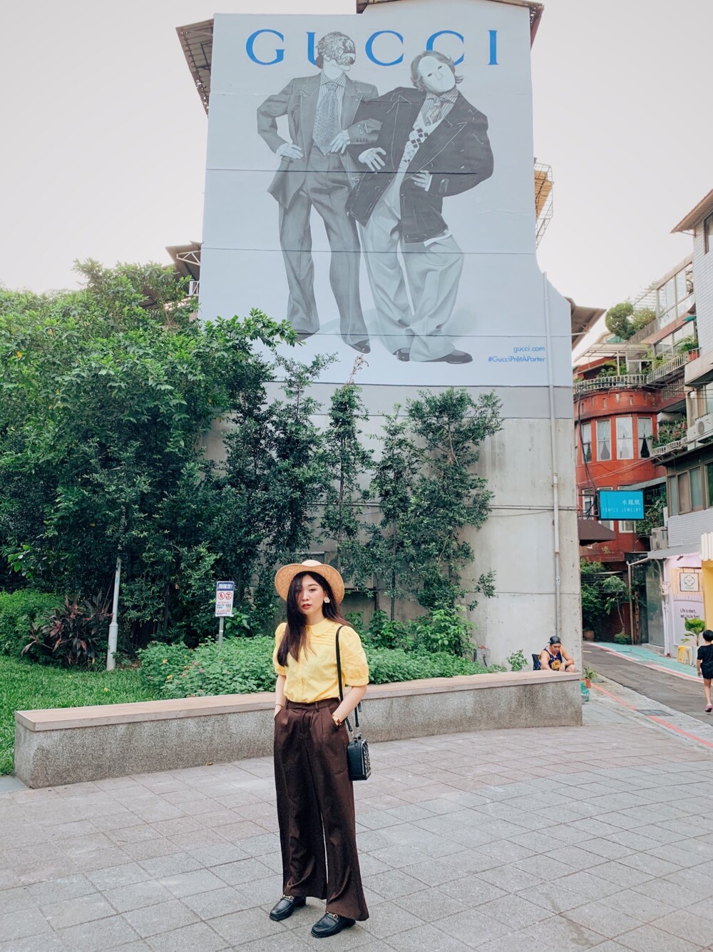 「ootd、GUCCI、moussy、French style、outfit、wiwt、oldskool、vintage、streetstyle、autumn look」｜「MOUSSYのRAFFIA BASIC HAT（ハット、ベージュ系）」を使った、Zooeyさん（レディース・165cm）の秋コーディネートの1枚目の写真