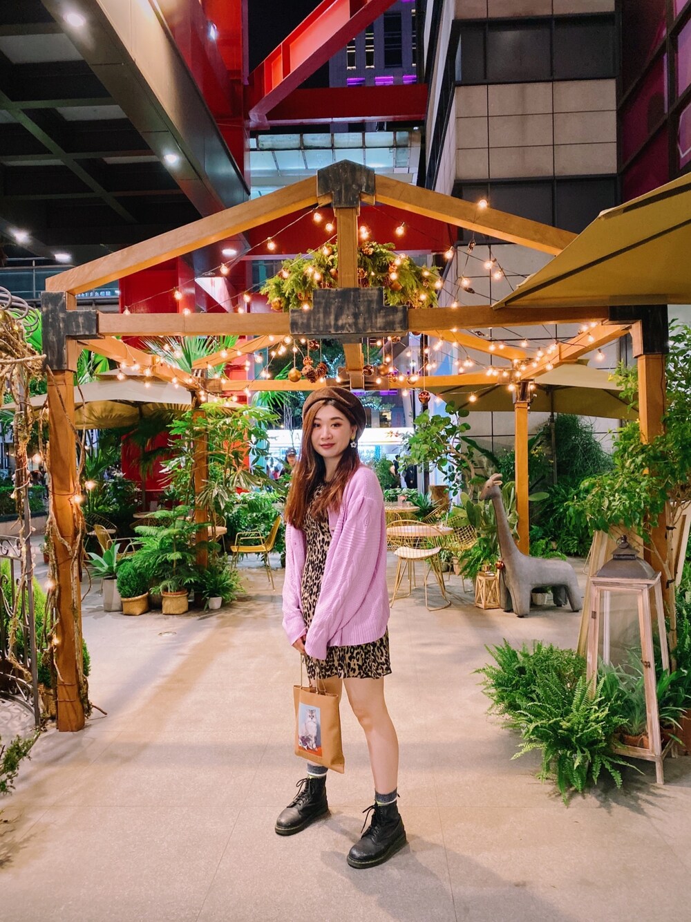 「ootd、outfit、wiwt、lookbook、vintage、oldskool、TESTIFY、moussy、Dr.Martens、leopard」｜「TESTIFYのアイテム（帽子、ブラウン系）」を使った、Zooeyさん（レディース・165cm）の秋コーディネートの1枚目の写真