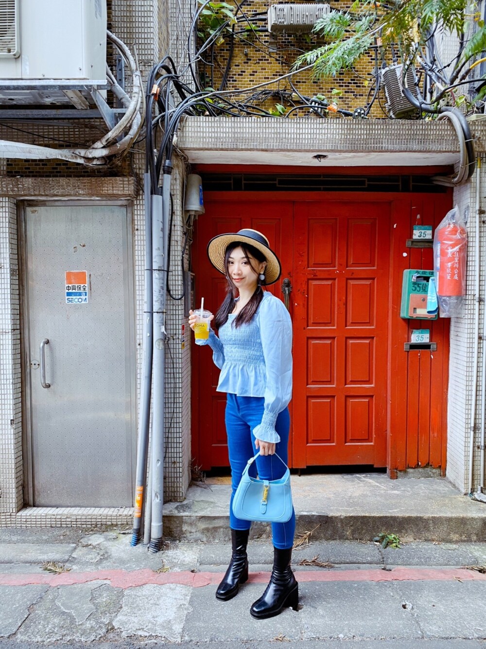 「ootd、outfit、blue、GUCCI、jouetie、STYLENANDA、STYLE、Taiwan、streetstyle、lookbook」｜「jouetieのメッセージボーターHAT（ハット、ベージュ系）」を使った、Zooeyさん（レディース・165cm）の春コーディネートの1枚目の写真