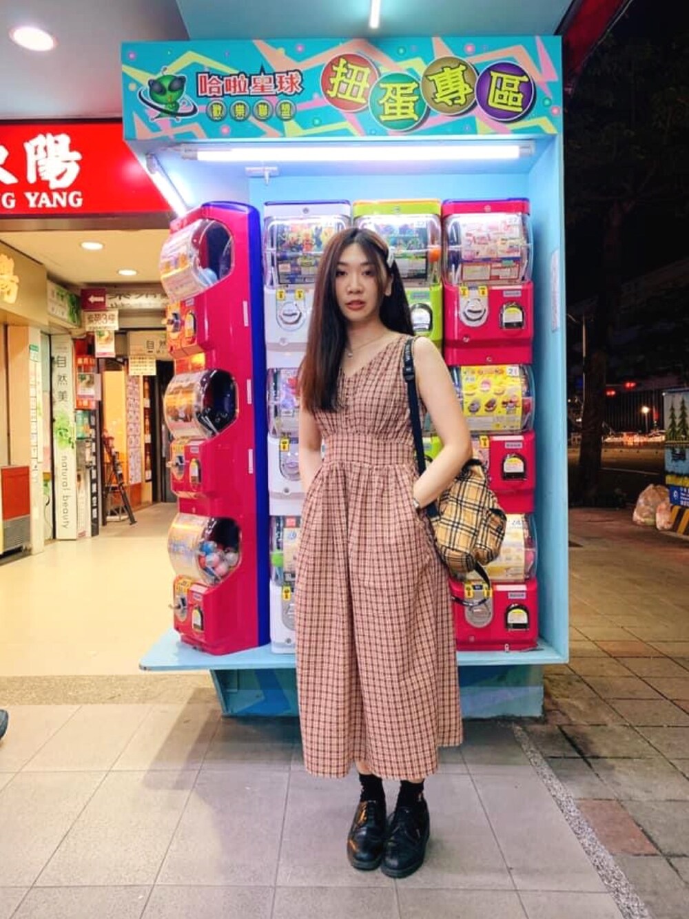 「ootd、outfit、oldskool、merry jenny、LOWRYS FARM、moussy、Dr.Martens、vintage、Taiwan、EVRIS」｜「MOUSSYのSW MINI DAY BAG（ショルダーバッグ、ベージュ系）」を使った、Zooeyさん（レディース・165cm）の春コーディネートの1枚目の写真