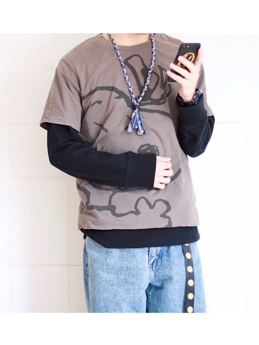 「UNIQLOのアイテム（Tシャツ/カットソー、グレー系）」を使った、啊零加一诶さん（メンズ・173cm）の冬コーディネートの1枚目の写真