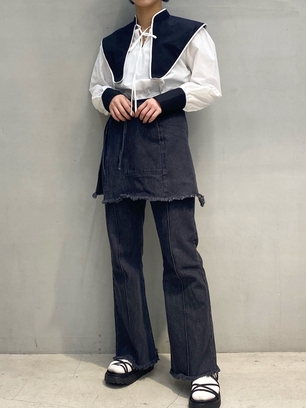 「これが私をアゲる服、シンプル、モノトーン、春夏コーデ、ブラック、休日スタイル、韓国ファッション、サンダル、おしゃれさんと繋がりたい、パンツスタイル」｜「HELKのアイテム（トップス、ブラック系）」を使った、ハルカさん（レディース・162cm）の春コーディネートの1枚目の写真
