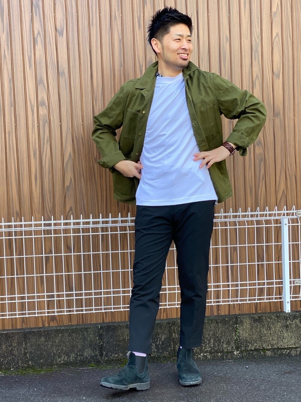 「ミリタリージャケット、春コーデ、オトナカジュアル、春アウター、レイヤードスタイル、NAGOYA 、グリーン」｜「UNIQLOのエアリズムコットンオーバーサイズTシャツ（5分袖）（Tシャツ/カットソー、ホワイト系）」を使った、たく@名古屋さん（メンズ・177cm）の春コーディネートの1枚目の写真