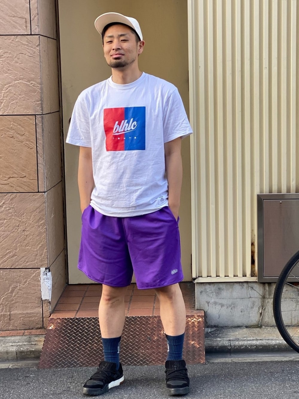 「夏、Tシャツ、オトナカジュアル、ballaholic、キャップ、ラフ、ストリートMIX」｜「ballaholicのアイテム（Tシャツ/カットソー、ホワイト系）」を使った、たく@名古屋さん（メンズ・177cm）の夏コーディネートの1枚目の写真