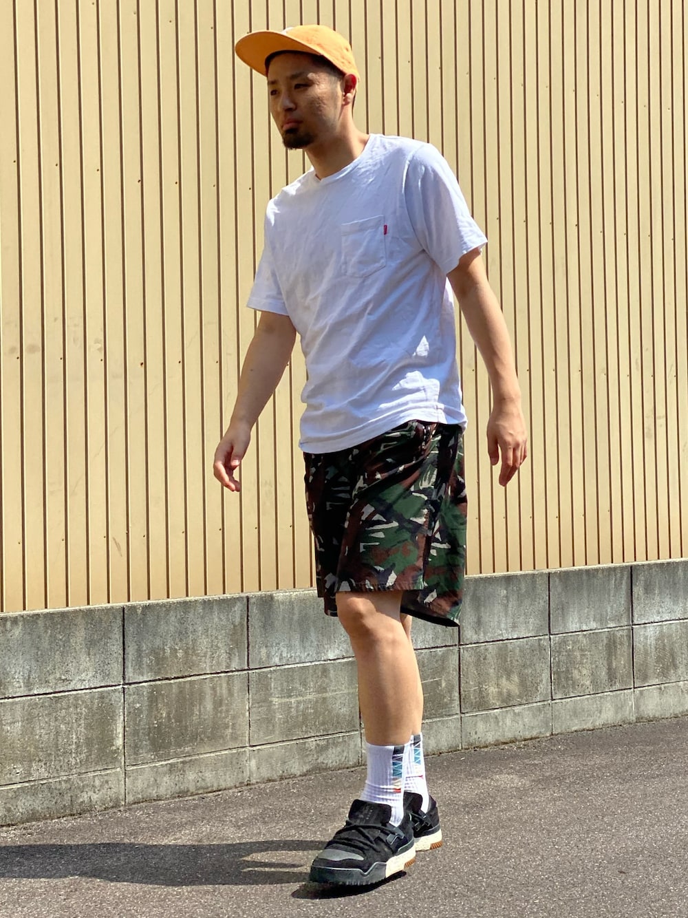 「supreme、ballaholic、夏コーデ、おしゃれさんと繋がりたい、休日スタイル、ストリートコーデ、ラクチンコーデ」｜「Supreme のアイテム（Tシャツ/カットソー、ホワイト系）」を使った、たく@名古屋さん（メンズ・177cm）の夏コーディネートの1枚目の写真