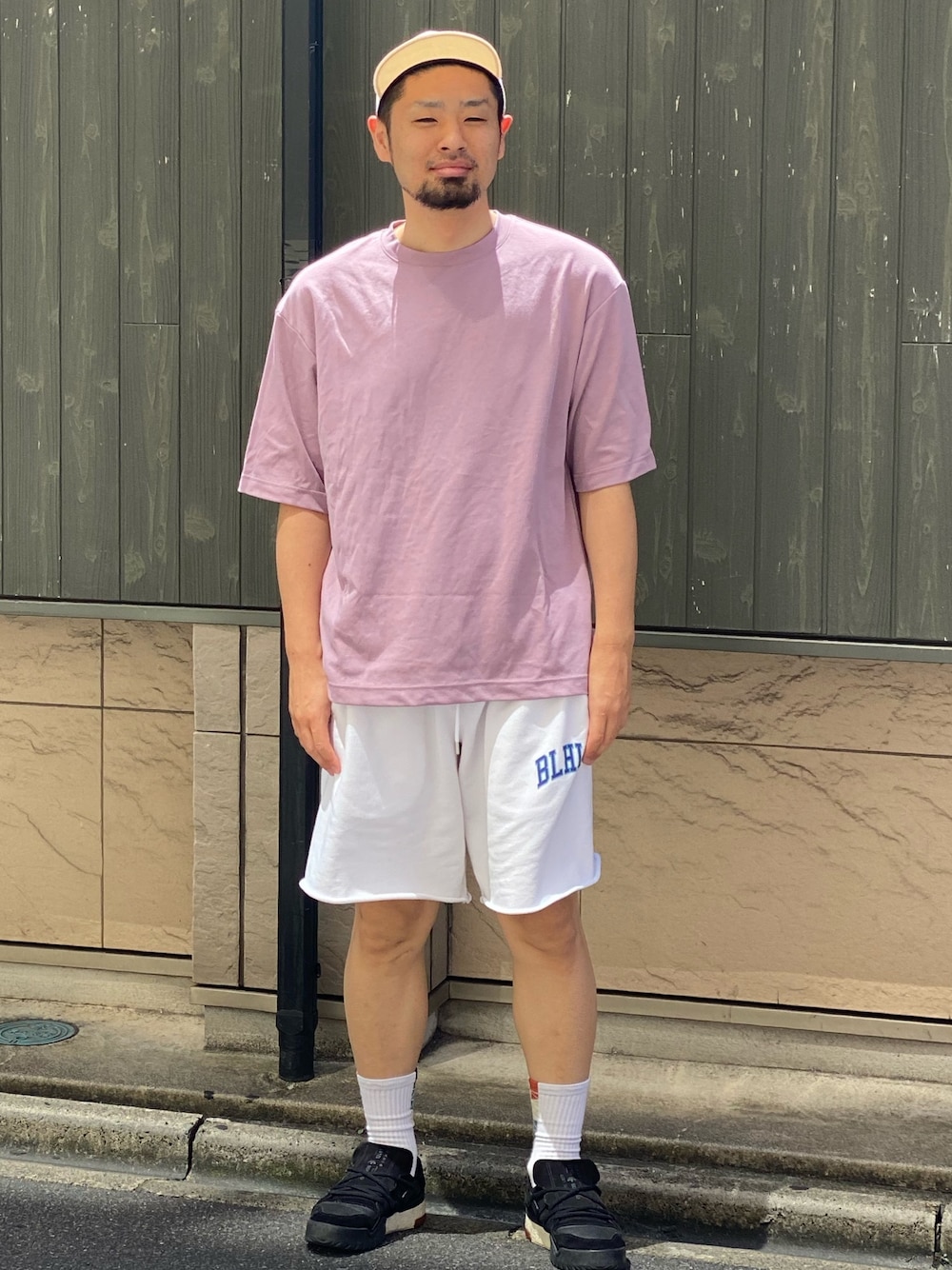 「オーバーサイズ、今日のコーデ、おしゃれさんと繋がりたい、ビッグシルエット、ballaholic、ストリート、バスケ、夏コーデ」｜「UNIQLOのクルーネックＴ（半袖）（Tシャツ/カットソー、ピンク系）」を使った、たく@名古屋さん（メンズ・177cm）の夏コーディネートの1枚目の写真