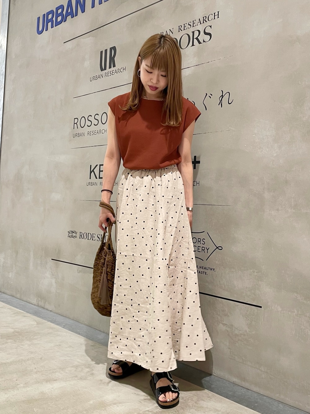 「夏、シンプルコーデ、休日スタイル、ナチュラル、低身長コーデ、ドット」｜「URBAN RESEARCHの【UVカット・速乾】機能素材サーマルボートネックカットソー（Tシャツ/カットソー、レッド系）」を使った、mikiさん（レディース・153cm）の夏コーディネートの1枚目の写真