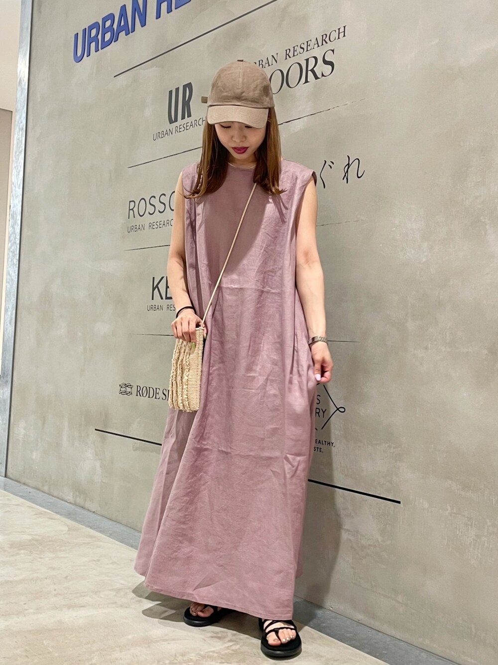 「低身長コーデ、ワンピース、リネン、リネンワンピース、パープル、teva、アーバンリサーチ、キャップ、リネンキャップ、シンプル」｜「FORK&SPOONのアイテム（キャップ、ベージュ系）」を使った、mikiさん（レディース・153cm）の夏コーディネートの1枚目の写真