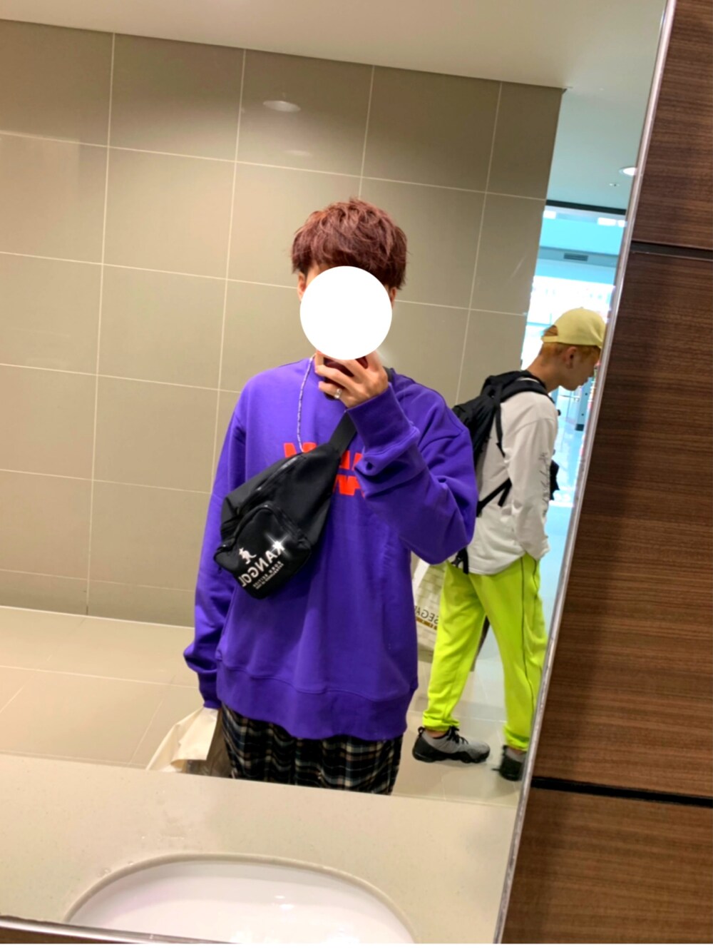 「おしゃれさんと繋がりたい、ゆるコーデ、韓国ファッション、韓国ブランド」｜「marmのアイテム（スウェット、パープル系）」を使った、りょーちんさん（メンズ・180cm）の秋コーディネートの1枚目の写真