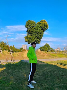 「MSCHF（ミスチーフ）のアイテム」を使った、LKCさん（メンズ・172cm）の冬コーディネート