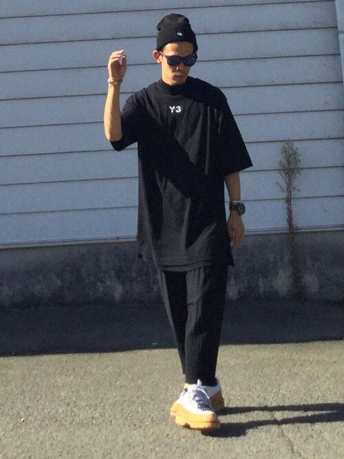 TogA is wearing Y-3 "W SIGNTR SS TEE"